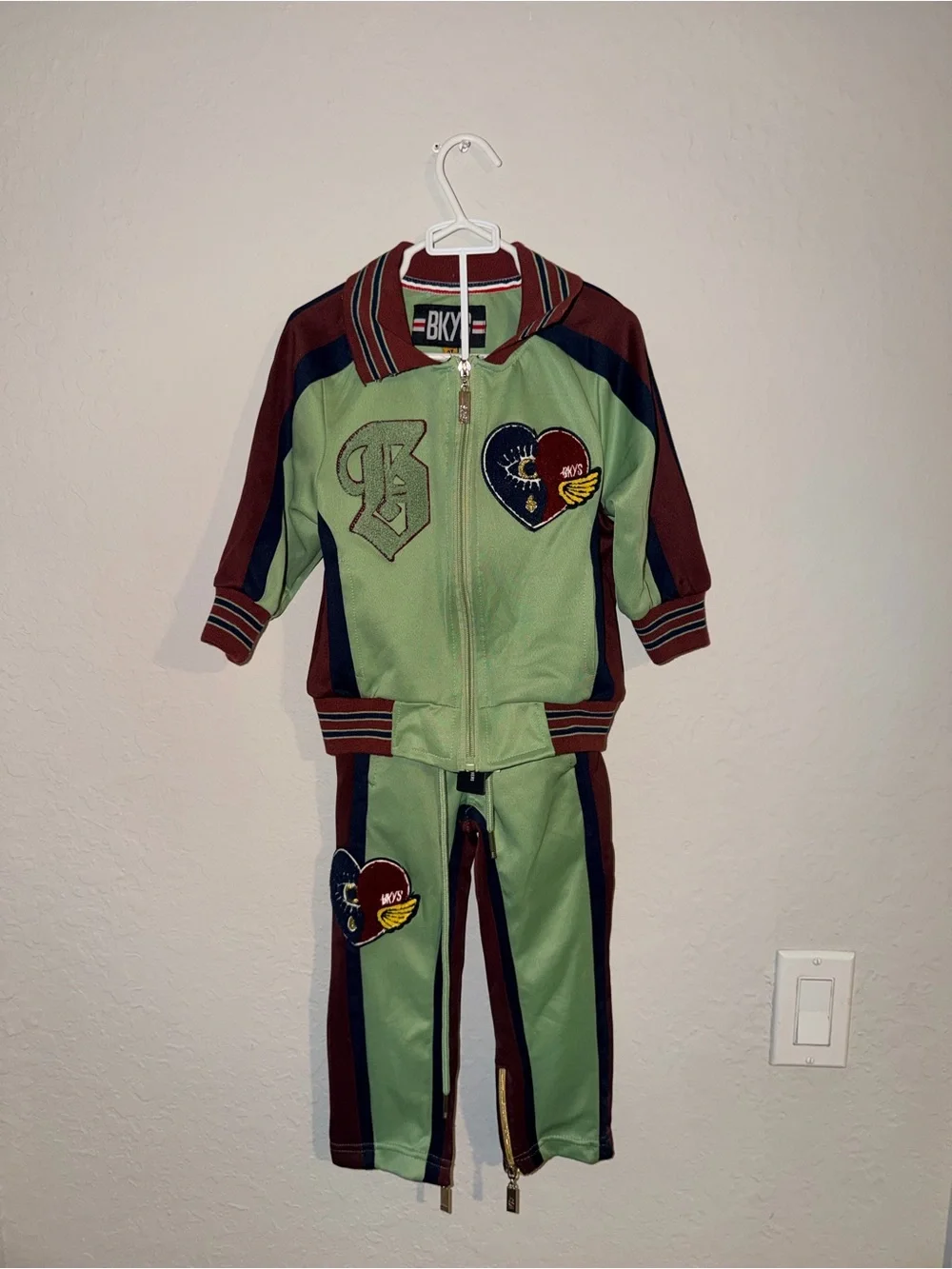 BKYS Boys 2-Piece Tracksuit Light Olive Burgundy Heart Patch Size 2T NWT